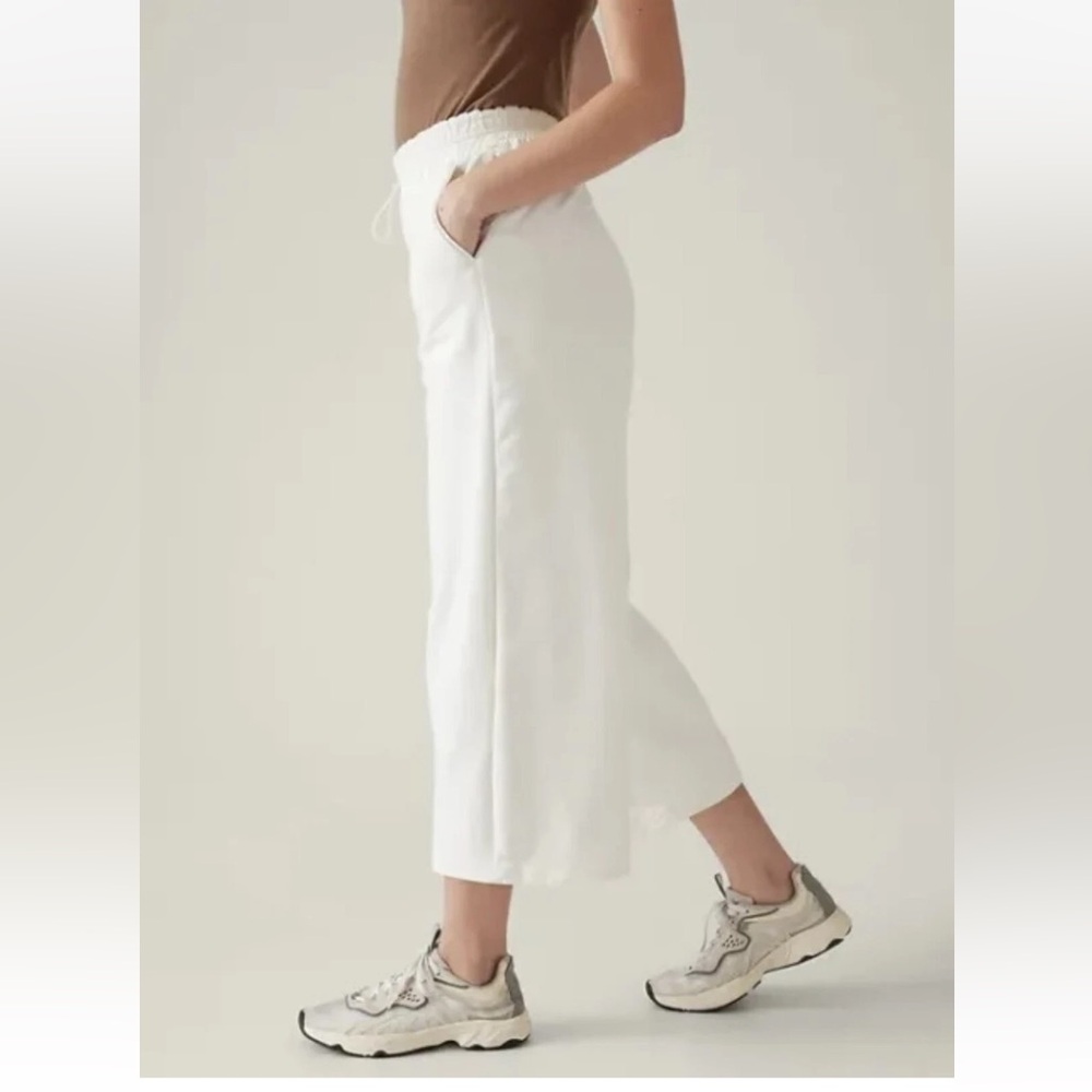 Athleta Triumph Hybrid Wide Leg Crop sweatpant high rise stretch waist MED Cream - Picture 2 of 16